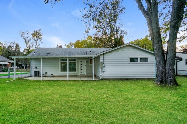 Building Photo - 414 E Clearview Ave