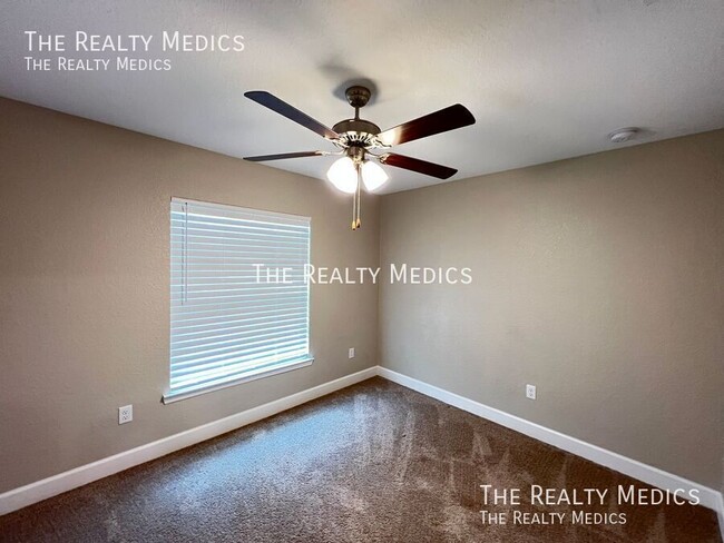Building Photo - 2736 SW 161st Loop