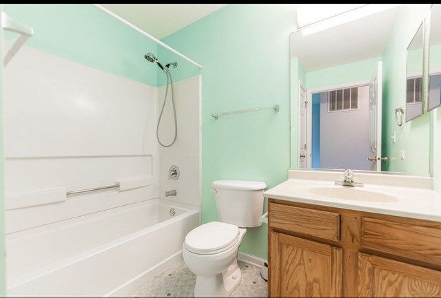 Building Photo - 1202 N Red Oak Cir