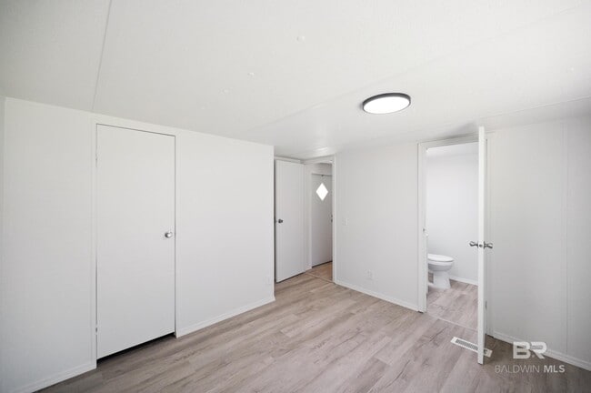 Building Photo - 16869 Lea Cir