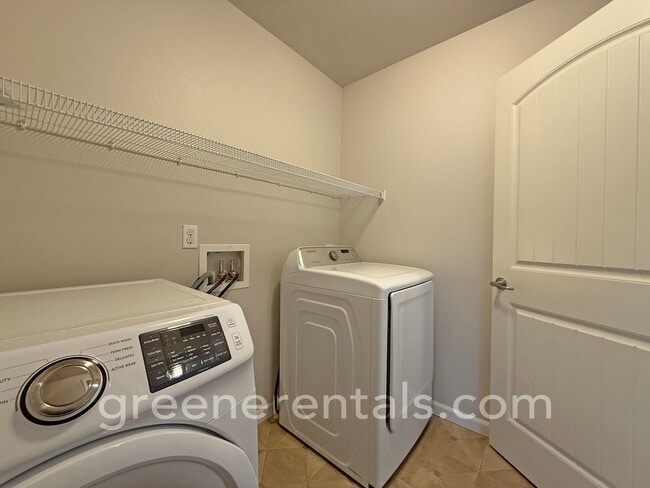 Building Photo - 4BR/2.5BA with Bonus Loft and Den in Lacey