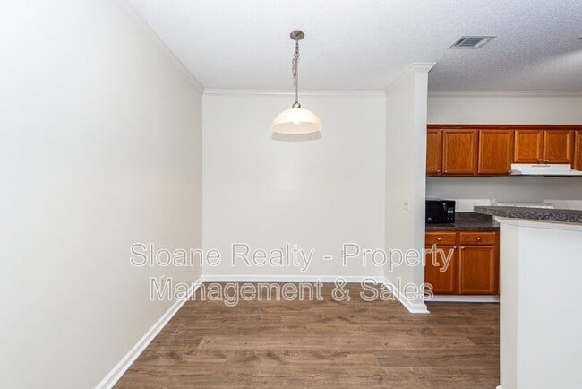 Building Photo - 45 Sycamore Ave