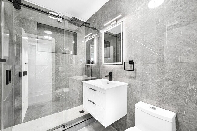 Building Photo - 4040 SW 108th Ave