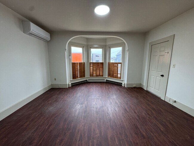 Building Photo - 199 E Main St