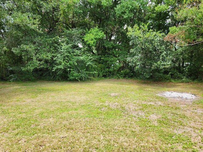 Building Photo - 2131 Woodside Dr