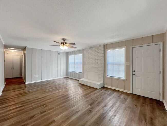 Building Photo - 8840 Cypress Cove