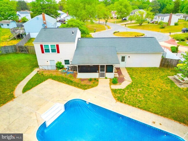 Building Photo - 806 Truro Ct