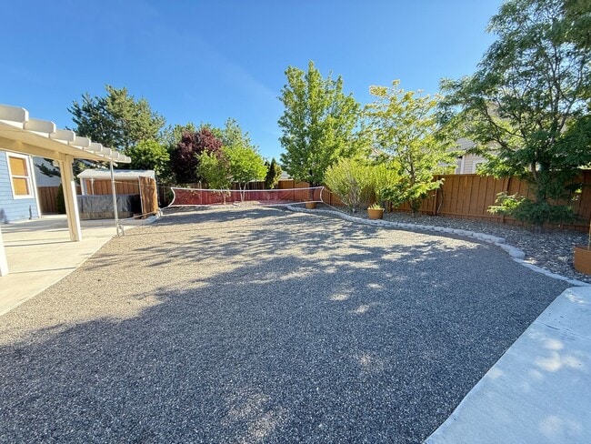 Building Photo - Beautiful 3 Bedrooms, 2 Baths with a 3 Car...