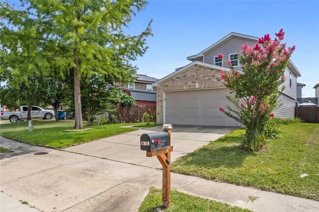 Building Photo - Spacious 3 Bedroom, 2.5 Bath Home Ready fo...