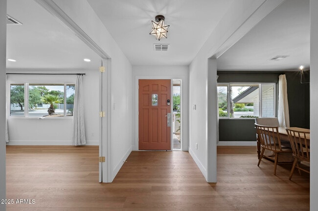 Building Photo - 10848 N 66th St