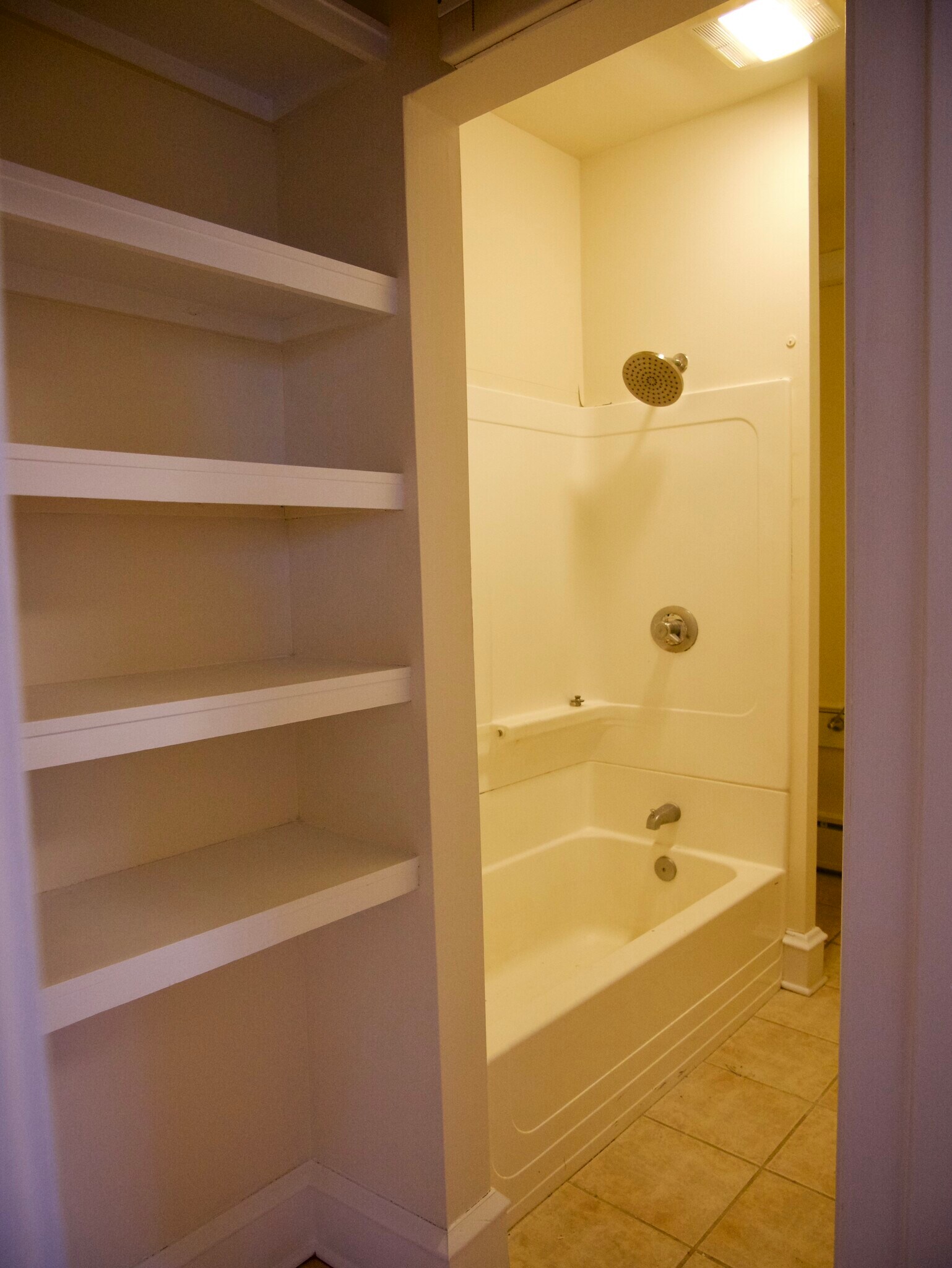 Full Bath 2 - 317 Waterloo Ave