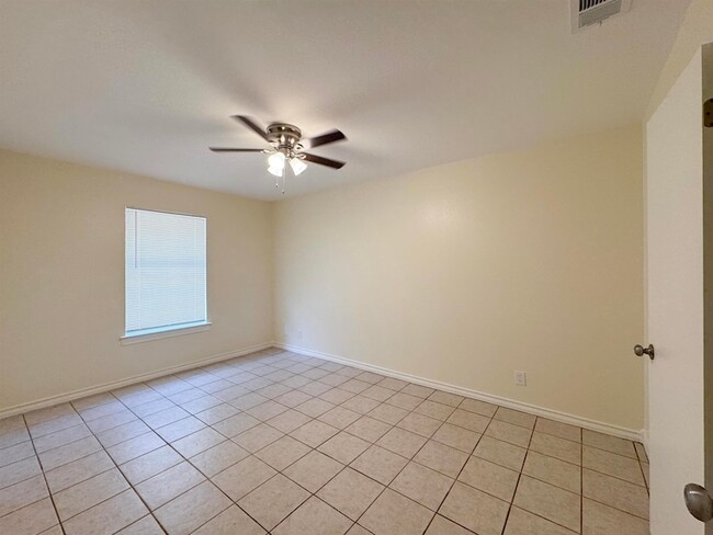 Building Photo - 304 Anthony Ln