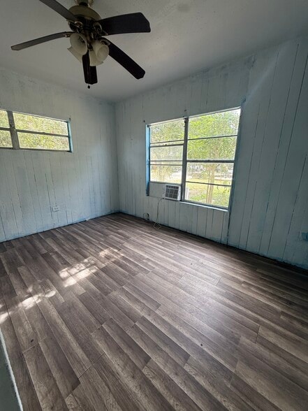Building Photo - 719 N Lee Ave