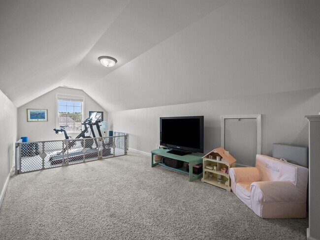 Building Photo - 509 Romper Rd