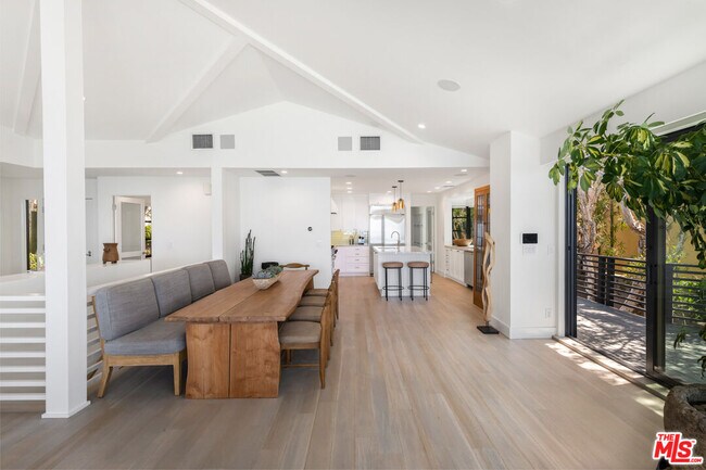 Building Photo - 7089 Birdview Ave