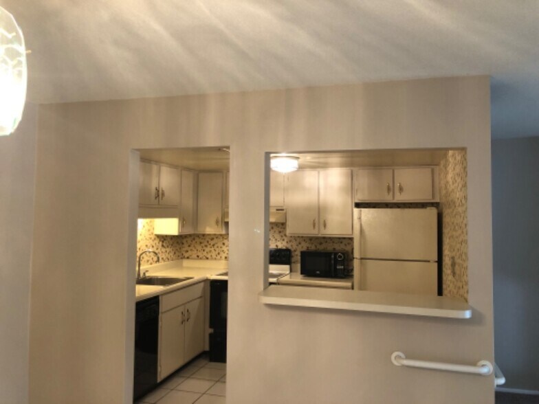 Building Photo - 200 Maitland Ave