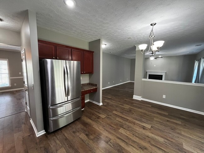 Building Photo - Modern Amenities. Urban Location. Sophisti...