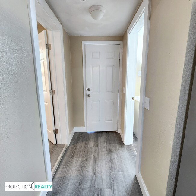 Building Photo - 1538 NE Dekum St