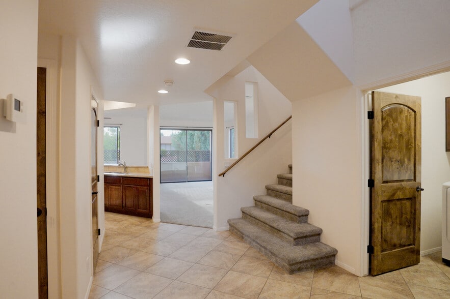 Entrance Way - 1483 Vista Montana Rd