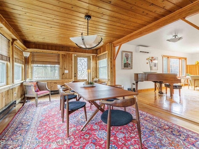 Building Photo - 10 Purdy Hollow Rd