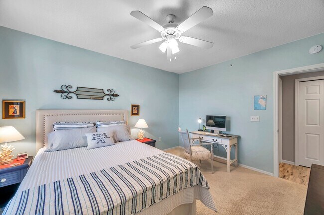 Building Photo - 1200 Country Club Dr