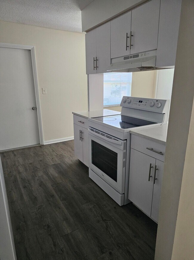 Building Photo - 1512 Colmar Ave
