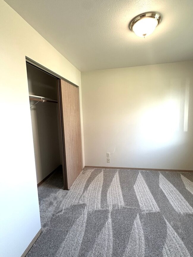 Building Photo - New remodeled Kalispell Home