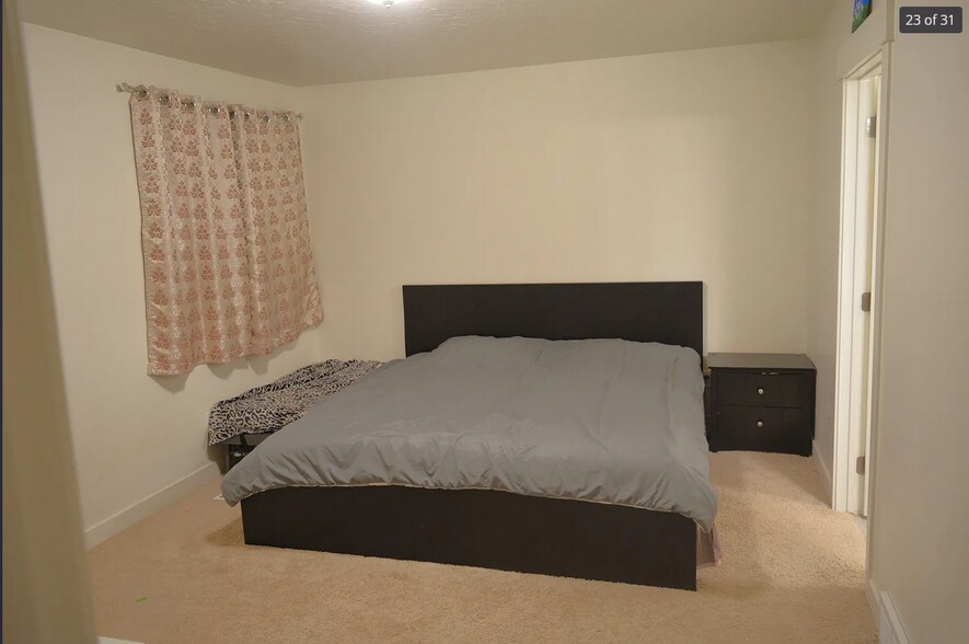 Building Photo - 9337 N Tampa Dr