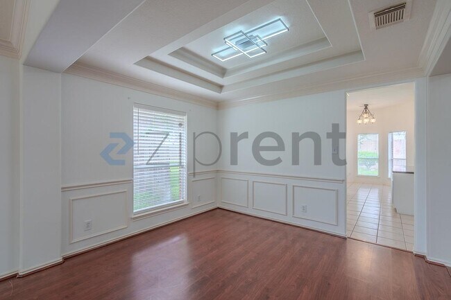 Building Photo - Unit