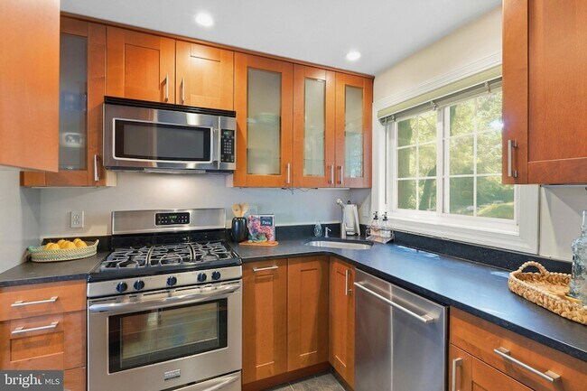 Building Photo - 3486 Gunston Rd