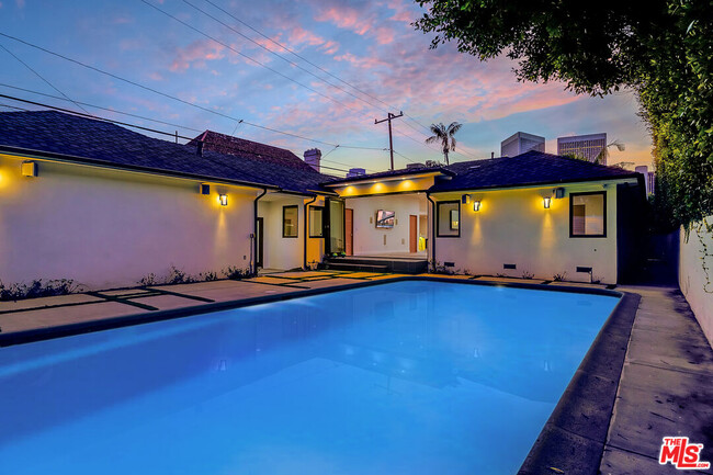 Building Photo - 344 S Roxbury Dr