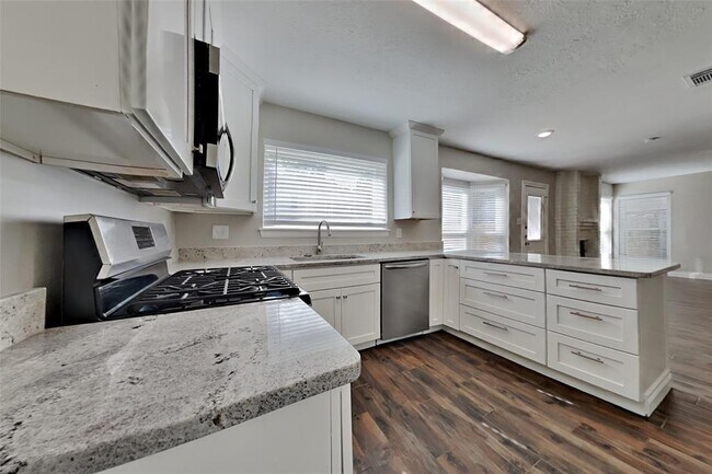 Building Photo - 2638 Brookdale Dr