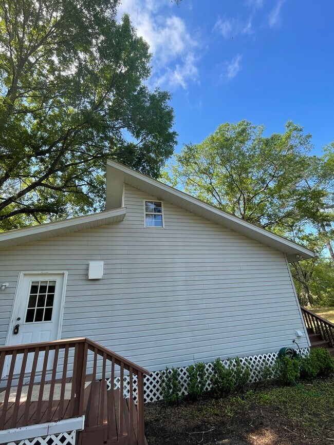 Building Photo - 3329 NE County Rd 234