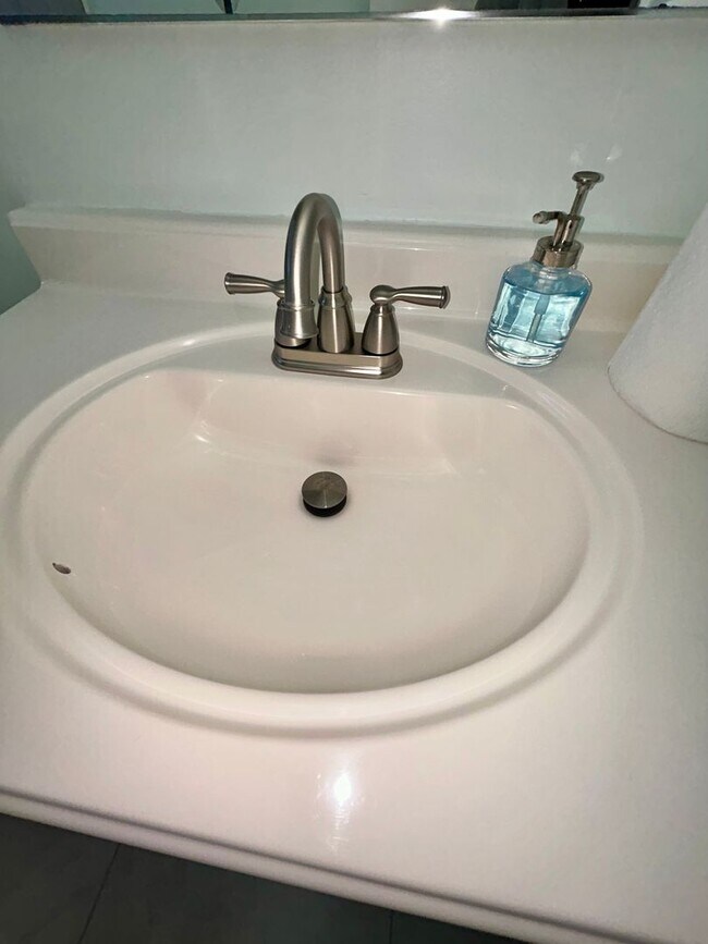 Building Photo - 1028w