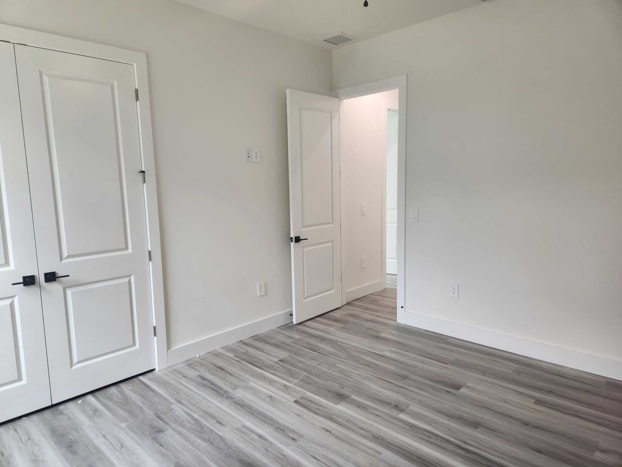 Building Photo - 9 Dusty Miller Ct