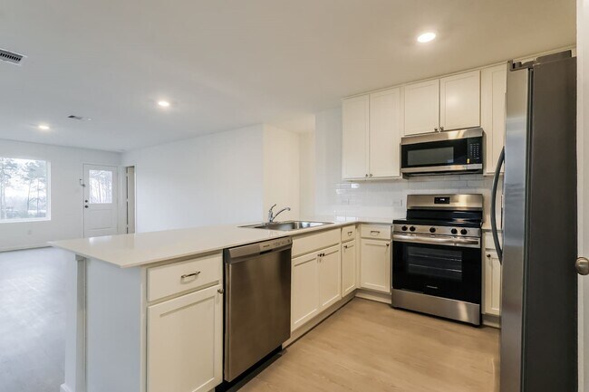 Building Photo - 15250 Abella Dr