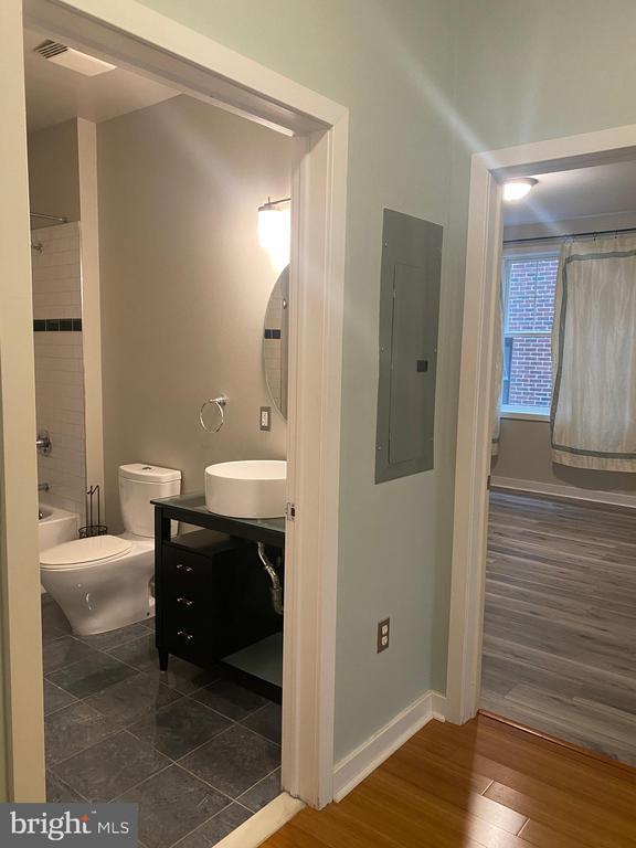 Building Photo - 4742 Pine St