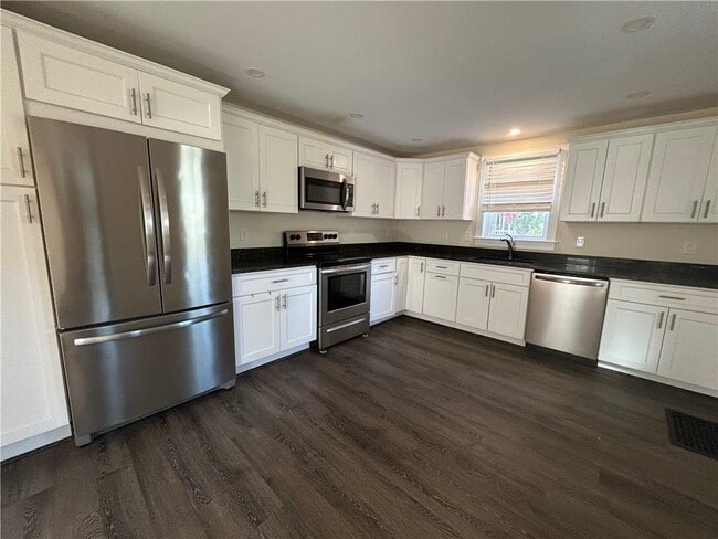 Building Photo - 39 Reynolds St