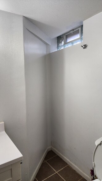 Building Photo - 6747 Rocky Den Rd