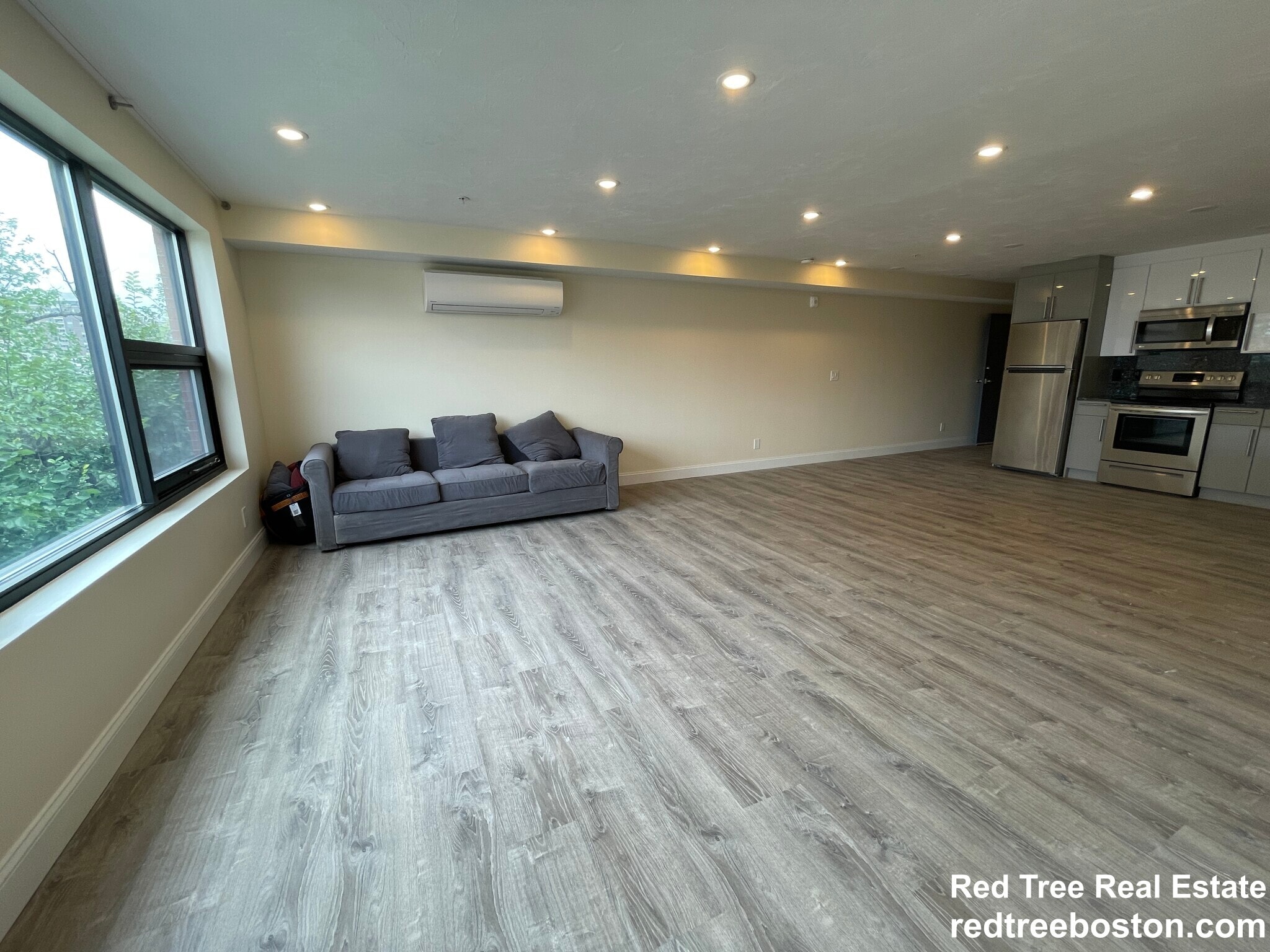 Building Photo - 1028a Commonwealth Ave