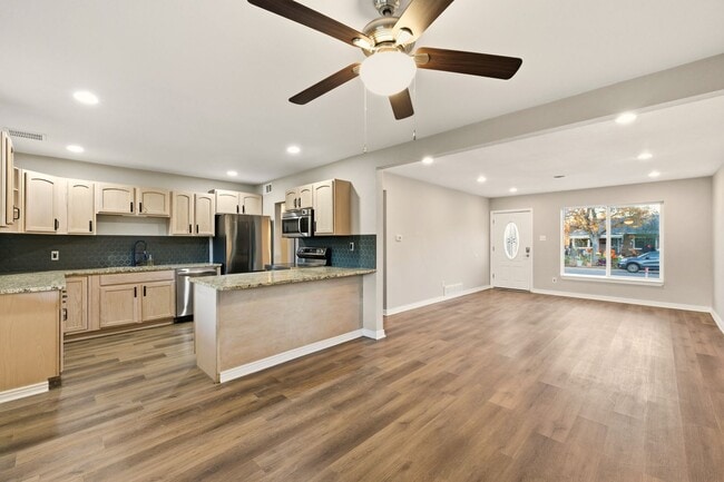 Building Photo - Beautiful 3-Bedroom, 2 Bath Home With Grea...