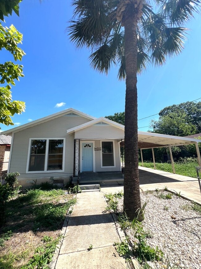 Building Photo - Cute 2/1 Home in West San Antonio