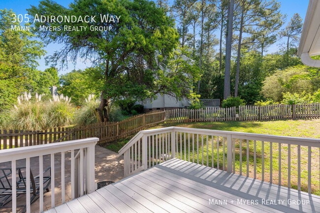 Building Photo - 305 Adirondack Way
