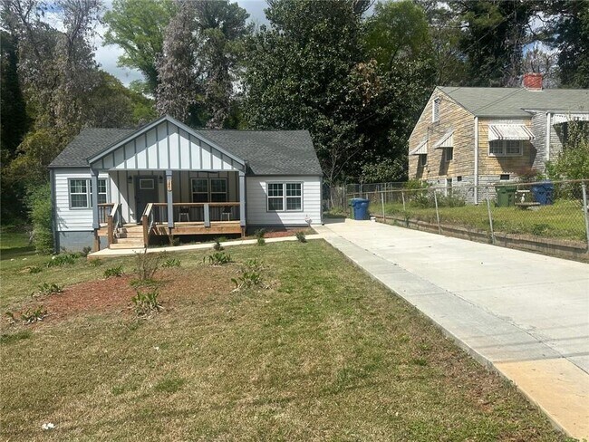 Building Photo - 1841 Bayberry Dr SW