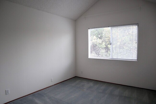 Building Photo - Beautiful Single Family Home in Niles Dist...