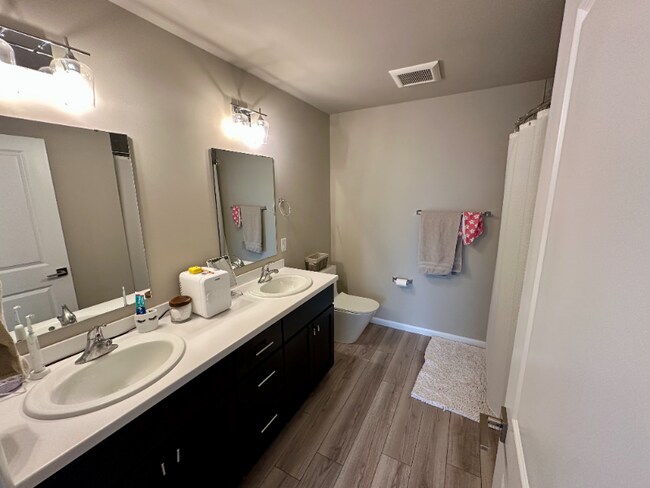 Building Photo - 10611 Coneflower Ct