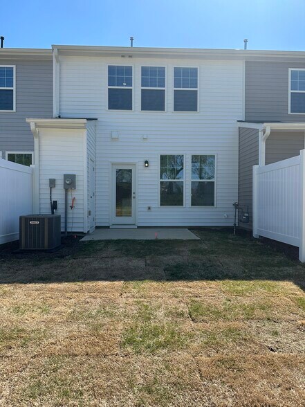 Building Photo - 42 Bluebottle St