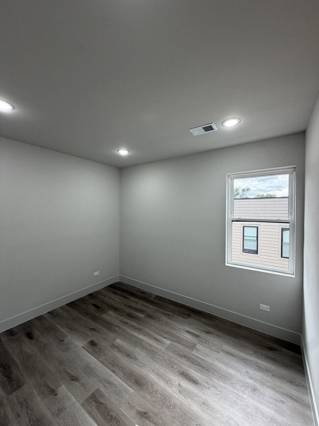 Building Photo - 6603 S Langley Ave