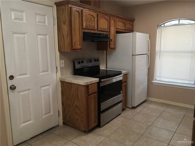 Building Photo - 3110 E Diamondhead Ave