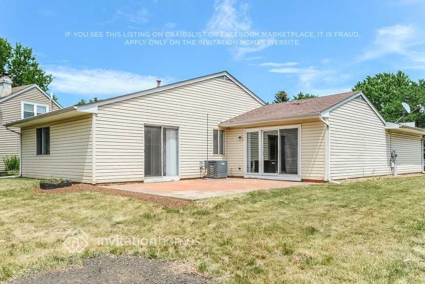 Building Photo - 919 Surrey Ct